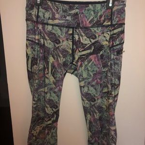 Lululemon Geode teal/purple design crops